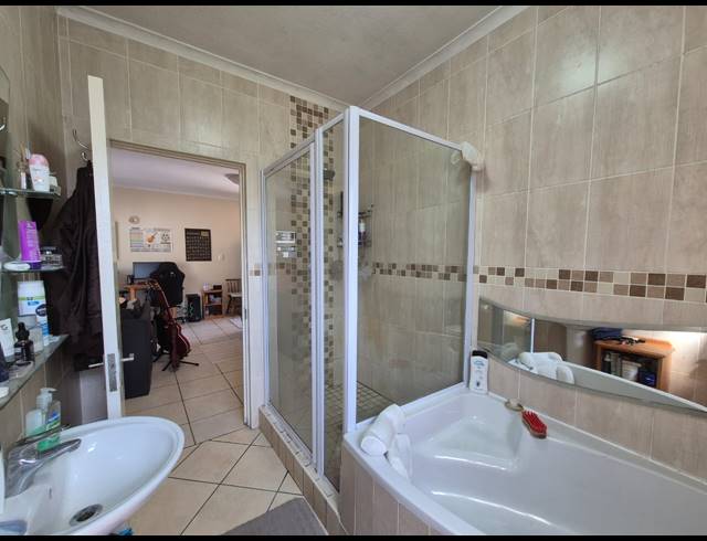 2 BEDROOM APARTMENT FOR SALE IN HARTENBOS CENTRAL